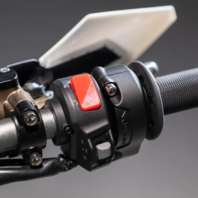 Load image into Gallery viewer, אופנוע שטח חשמלי סורון אולטרה בי Surron Ultra Bee R 2025 19/18