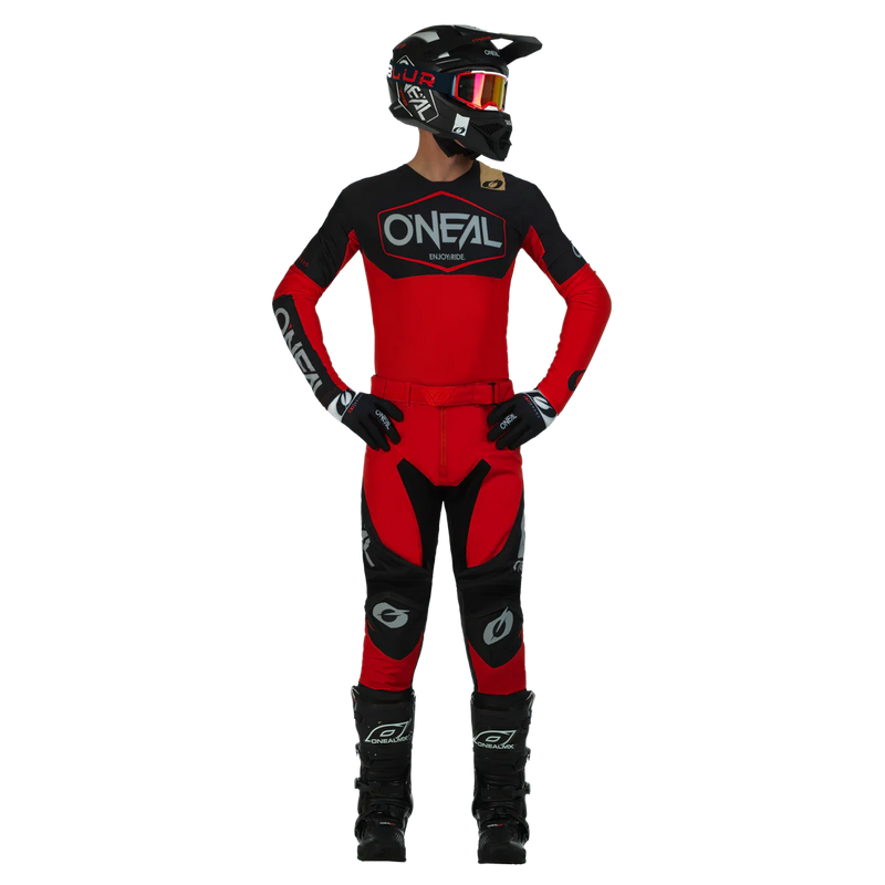 Load image into Gallery viewer, חליפת רכיבה לאופנוע שטח/טרקטורון אוניל שחור/אדום ONEAL Mayhem Hexx