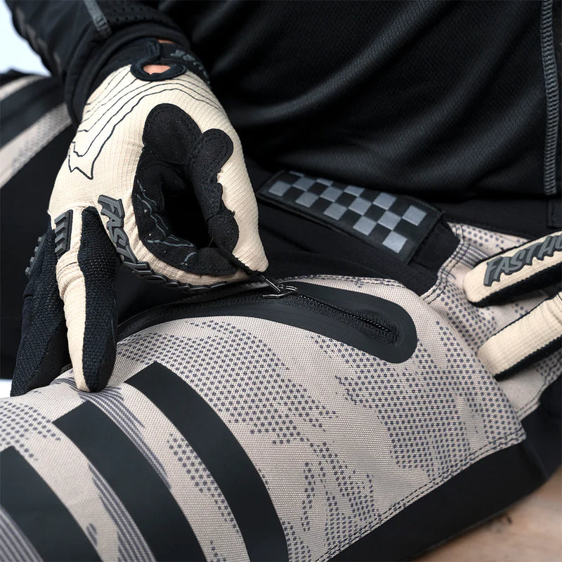 Load image into Gallery viewer, מכנס רכיבה אינדורו כולל כיסים שחור/חאקי פסטהאוס Fasthouse Sand Cat Pant 24