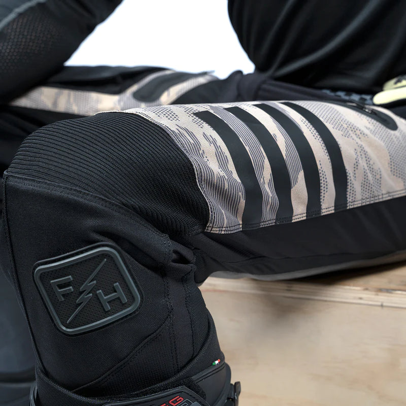 Load image into Gallery viewer, מכנס רכיבה אינדורו כולל כיסים שחור/חאקי פסטהאוס Fasthouse Sand Cat Pant 24