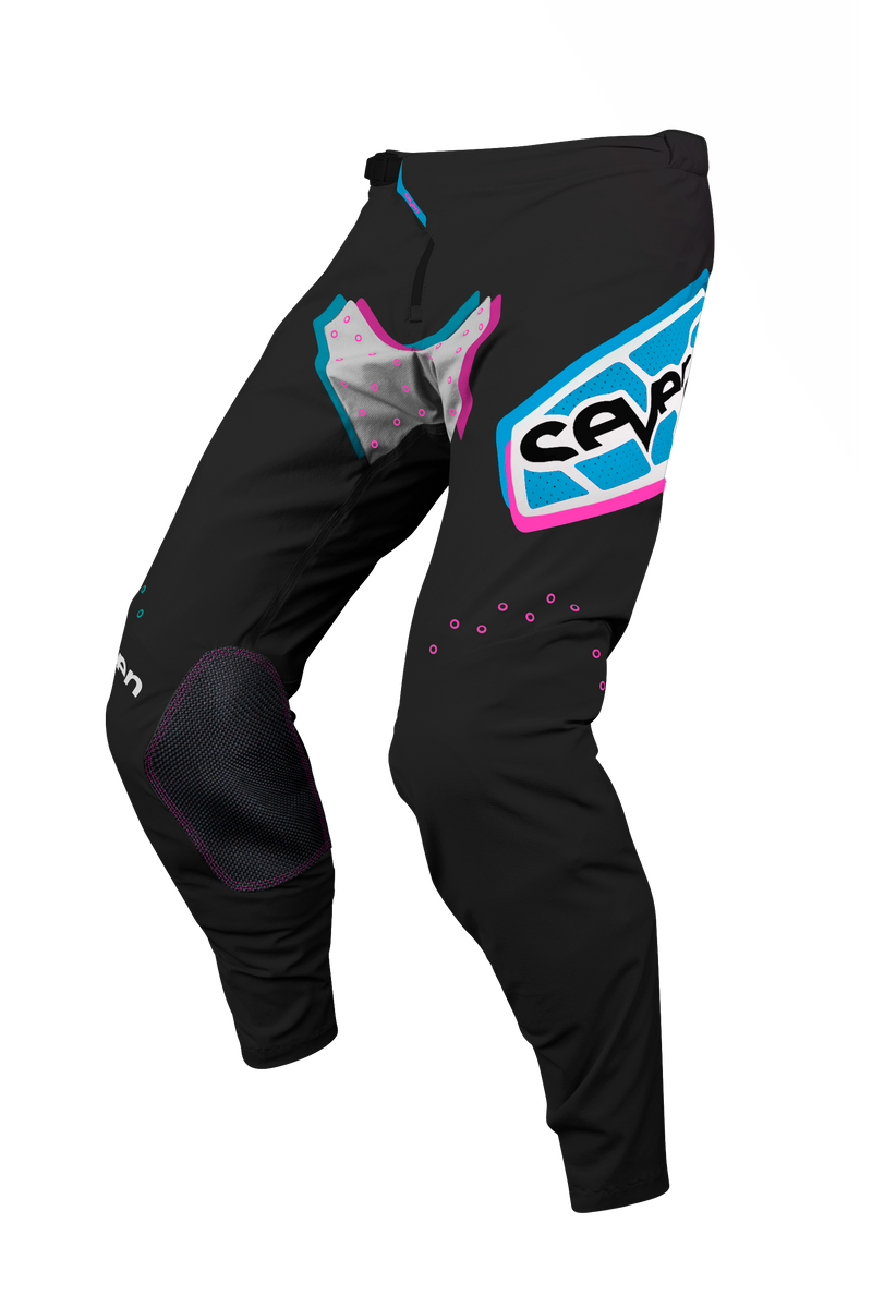 Load image into Gallery viewer, חליפת רכיבה לאופנוע שטח/טרקטורון סבן זירו שחור/לבן SEVEN ZERO Alter Black/White V25