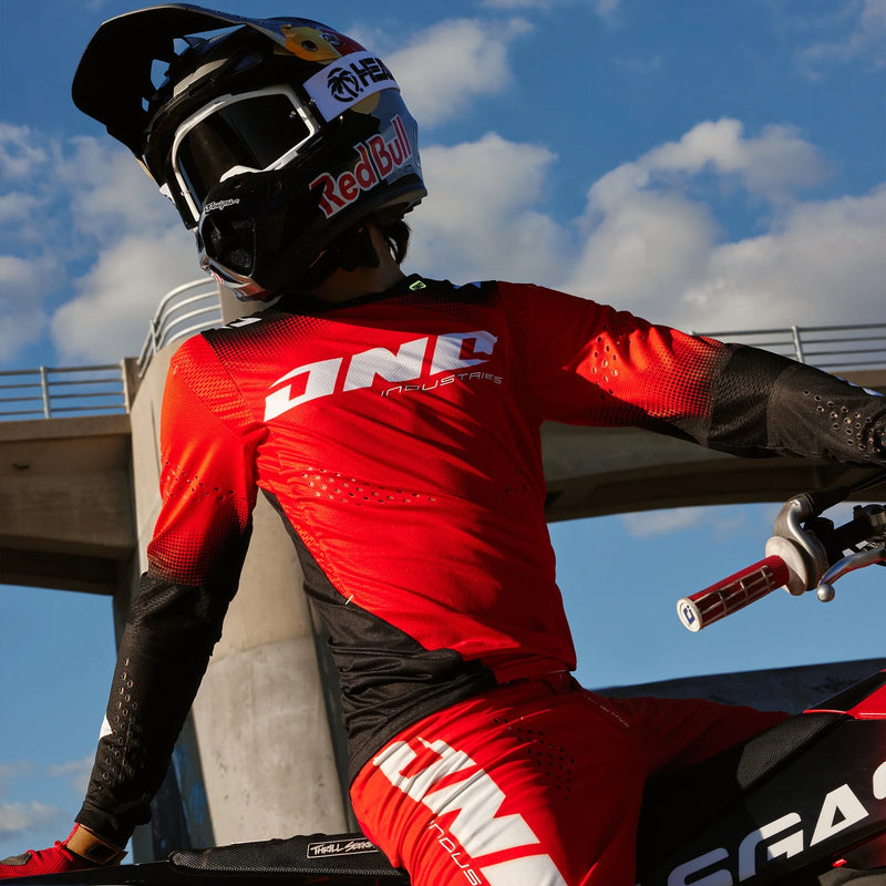 Load image into Gallery viewer, חליפת רכיבה לאופנוע שטח/טרקטורון וואון אדום/שחור ONE X-197 Scorch Red V25