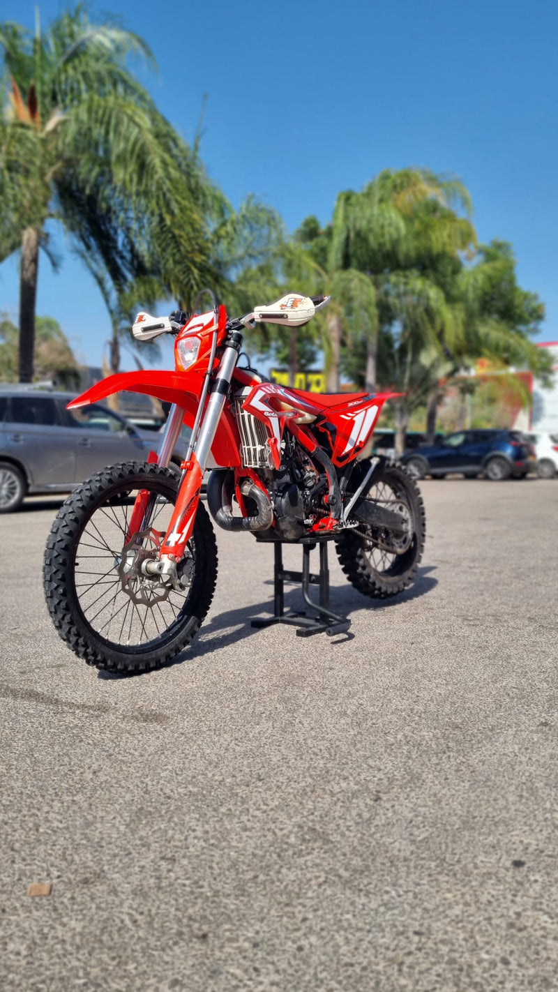 Load image into Gallery viewer, BETA 300 XTRAINER 2023 בטא 300 אקסטריינר
