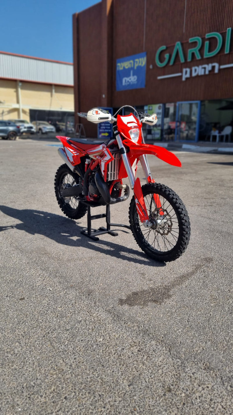 Load image into Gallery viewer, BETA 300 XTRAINER 2023 בטא 300 אקסטריינר
