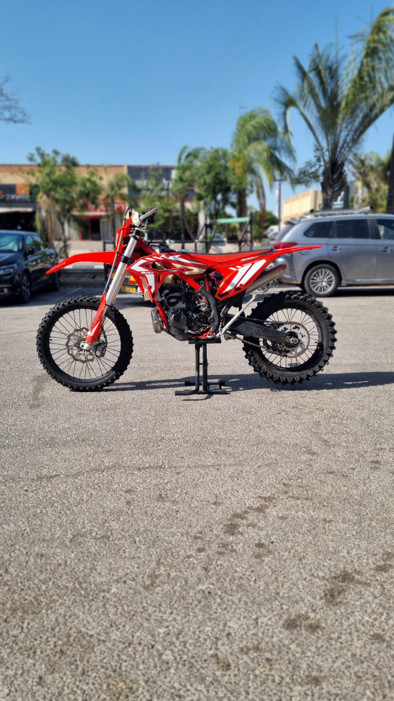 Load image into Gallery viewer, BETA 300 XTRAINER 2023 בטא 300 אקסטריינר
