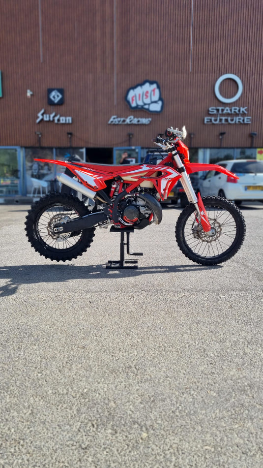 BETA 300 XTRAINER 2023 בטא 300 אקסטריינר