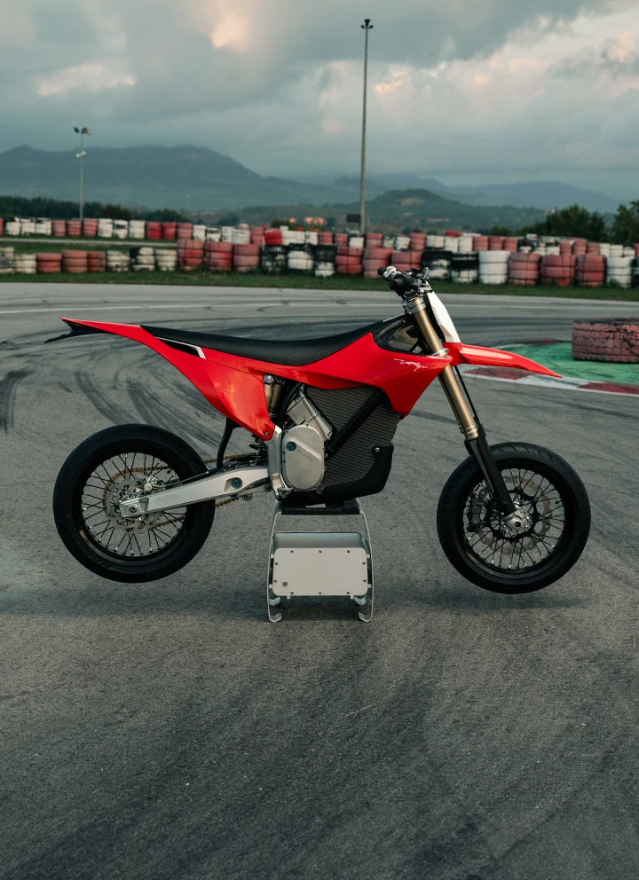 Load image into Gallery viewer, אופנוע חשמלי סטארק וארג סופרמוטו ברישוי צהוב Stark varg 60HP 2025
