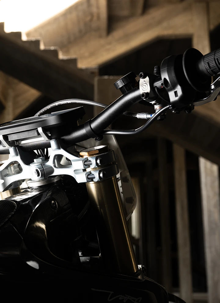 Load image into Gallery viewer, אופנוע חשמלי סטארק וארג סופרמוטו ברישוי צהוב Stark varg 60HP 2025
